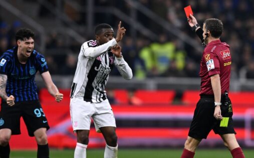 Inter Milan players celebrate Piotr Zielinski's late winning goal against Juventus in Serie A