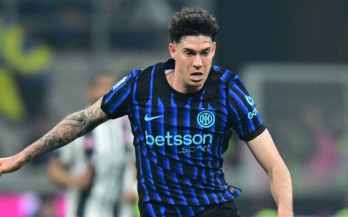 Alessandro Bastoni gesturing to the referee during Inter Milan vs Juventus at the San Siro