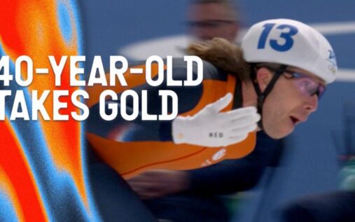 Jorrit Bergsma skating in the orange suit of the Netherlands during a speed skating mass start event