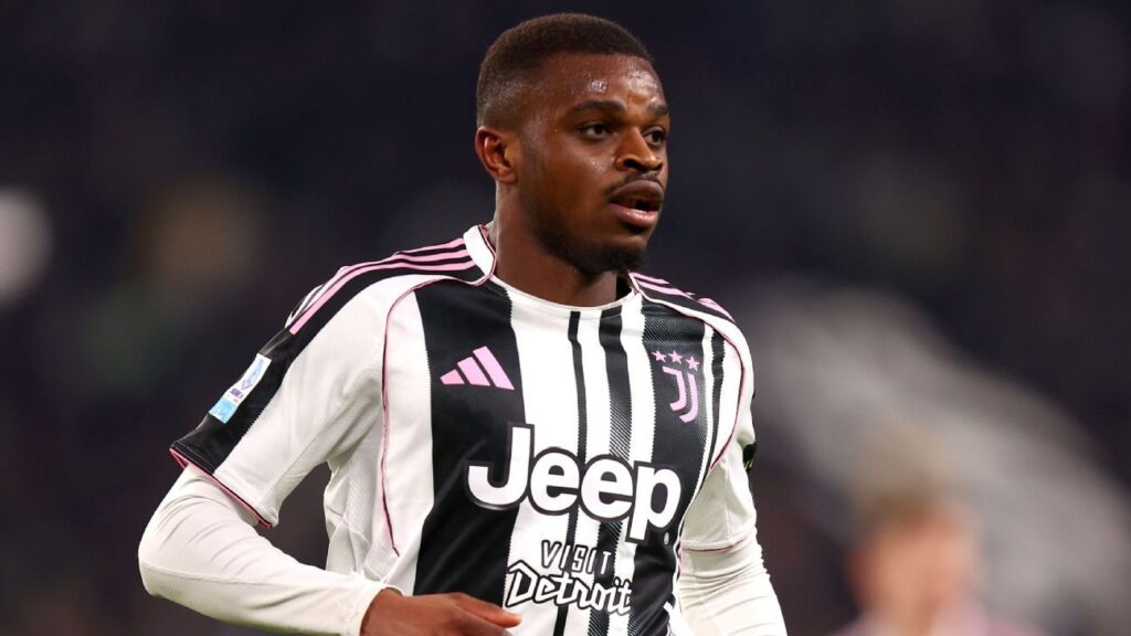 Pierre Kalulu playing for Juventus in a Serie A match