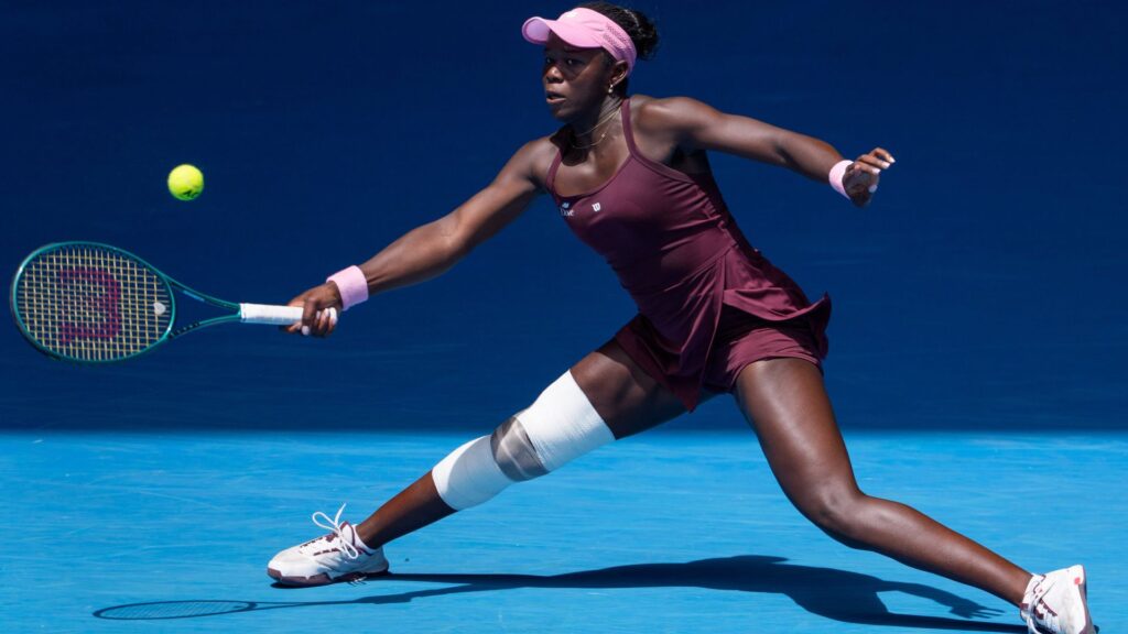 Victoria Mboko playing a forehand shot during her Qatar Open semi-final match