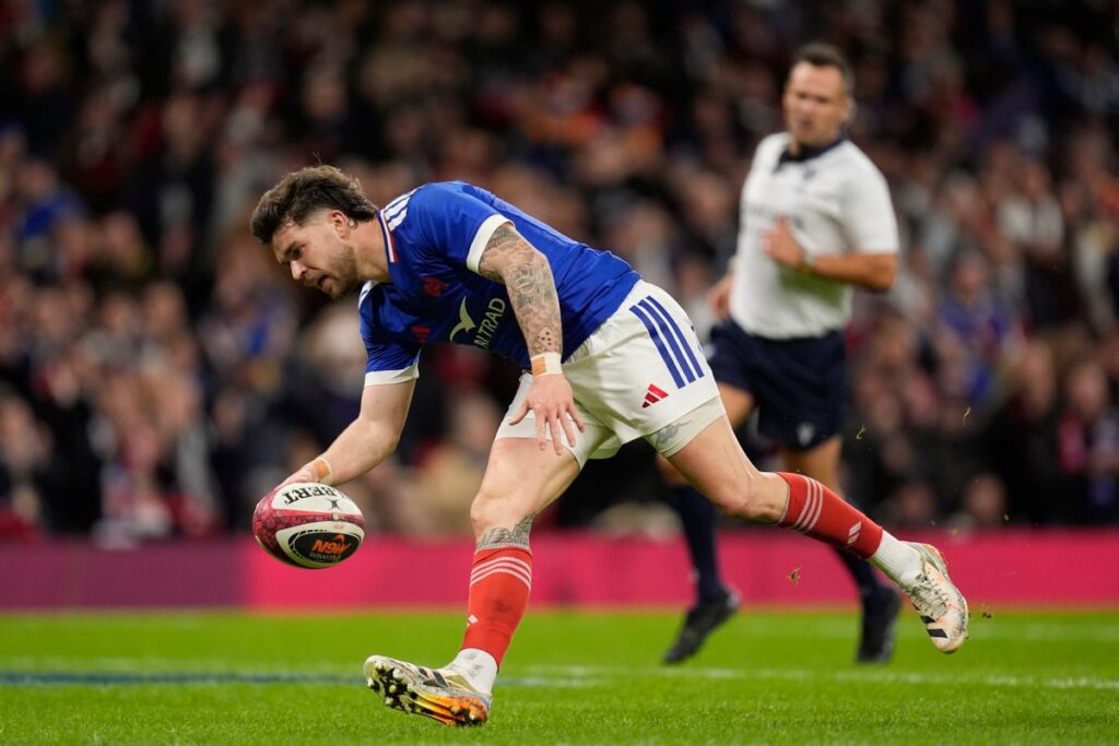 Matthieu Jalibert passing the ball during a training session for the France rugby team