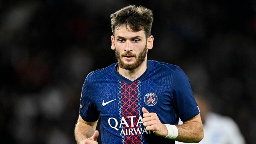 Khvicha Kvaratskhelia playing for Paris Saint-Germain