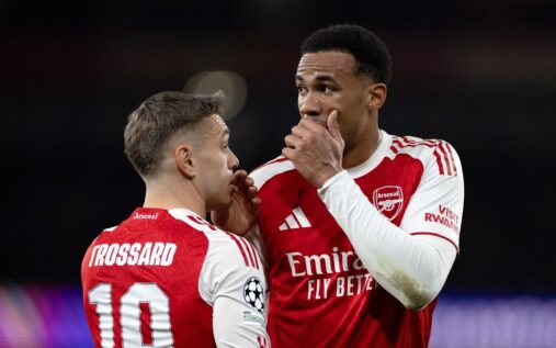 Arsenal manager Mikel Arteta looking concerned on the touchline