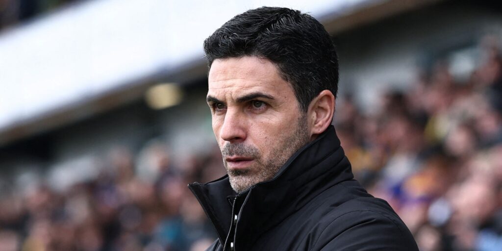 Bayern Munich midfielder Leon Goretzka passing the ball during a football match