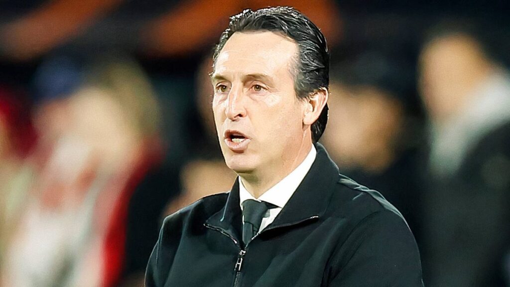 Kiernan Dewsbury-Hall playing for Everton in the Premier League