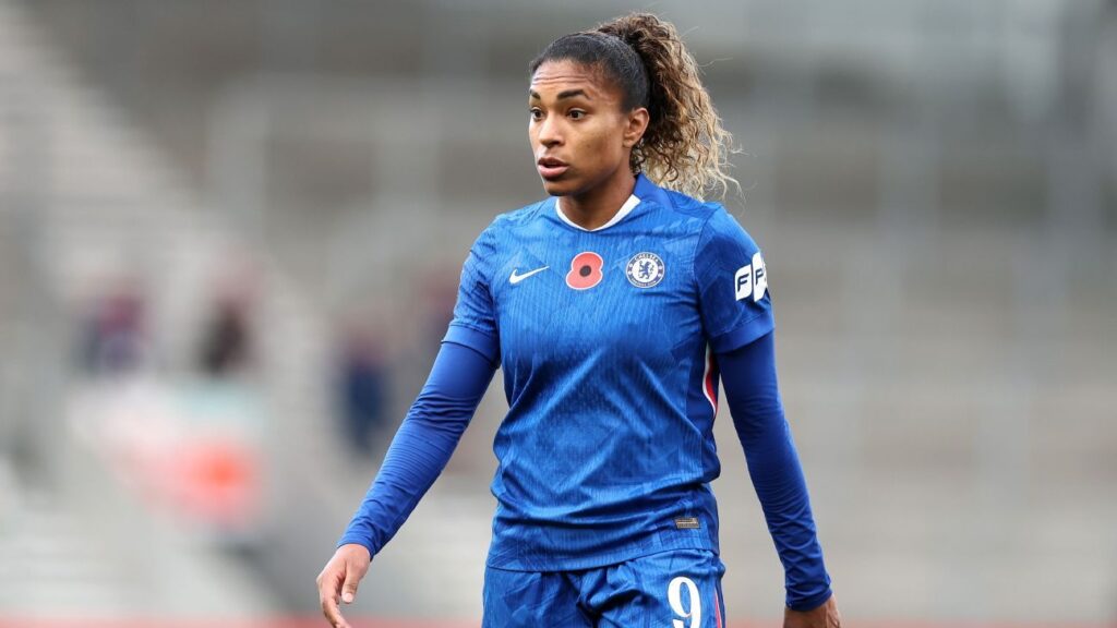 USWNT forward Catarina Macario playing football on the pitch