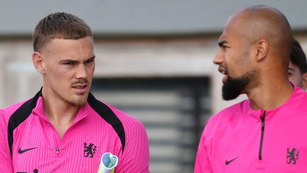 Chelsea manager Liam Rosenior speaking at a pre-match press conference