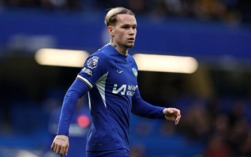 Mykhailo Mudryk looking focused while training on a football pitch