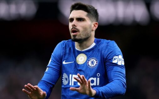 Pedro Neto gesturing towards the referee during Chelsea's match against Arsenal