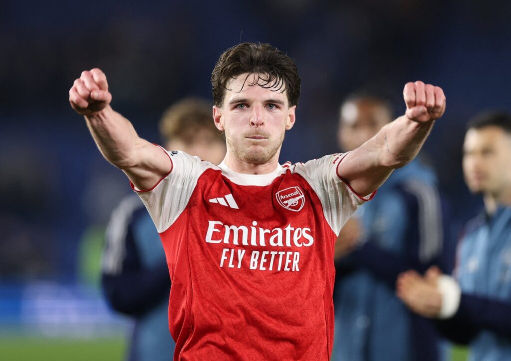 Declan Rice pointing and shouting instructions while playing in midfield for Arsenal