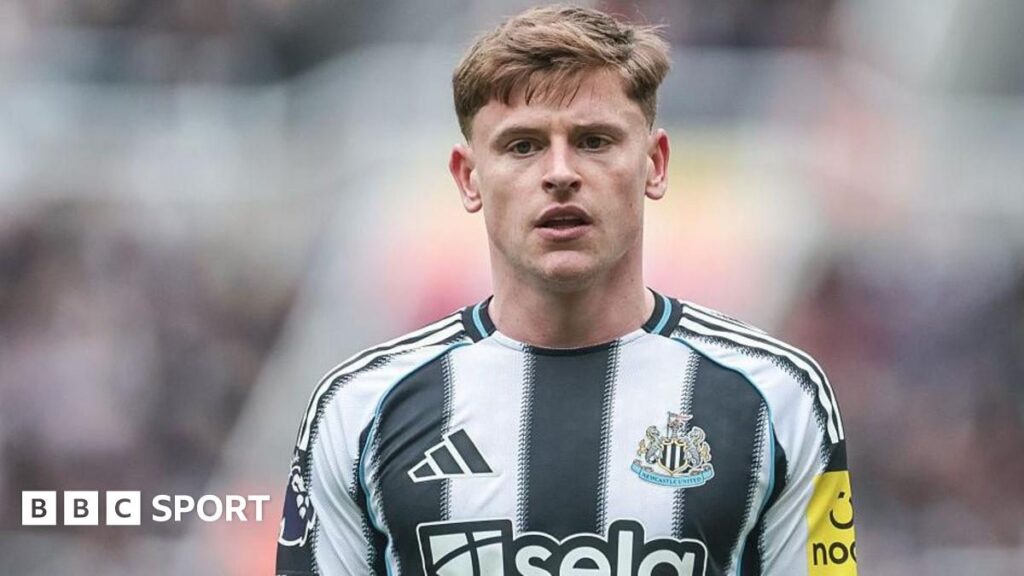 Harvey Barnes playing for Newcastle United in the Premier League
