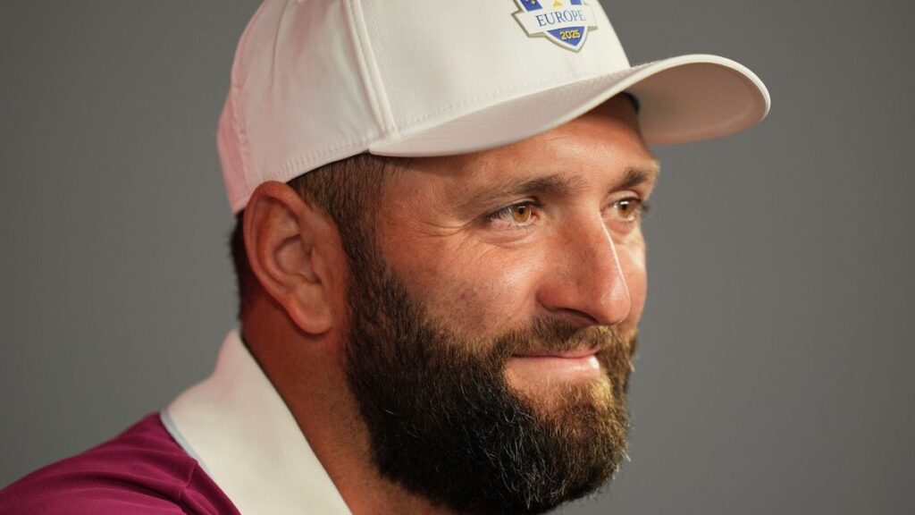 The iconic clubhouse and 18th green at Augusta National Golf Club