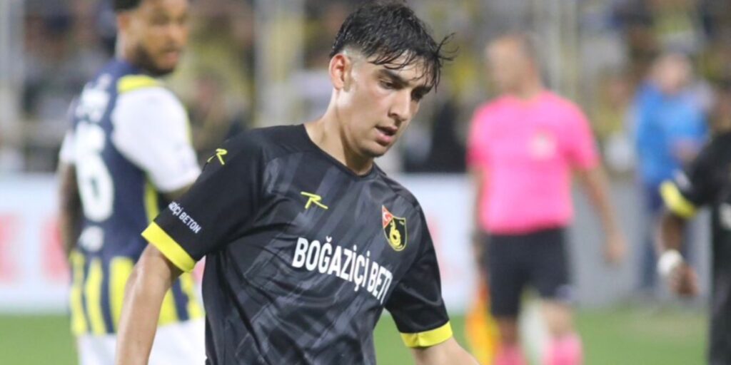 Baran Alp Vardar playing in defence for Istanbulspor in Turkey