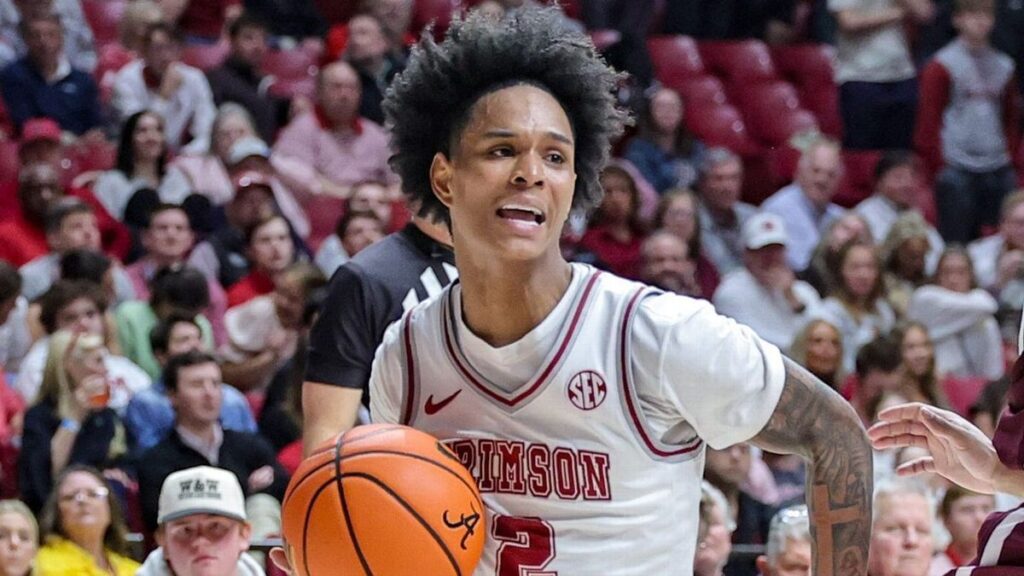 Alabama Crimson Tide basketball guard Aden Holloway looking towards the court during a match