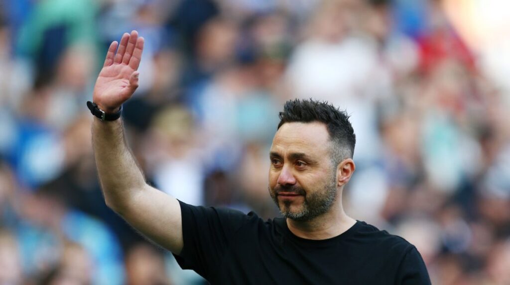 Roberto De Zerbi issuing instructions from the touchline
