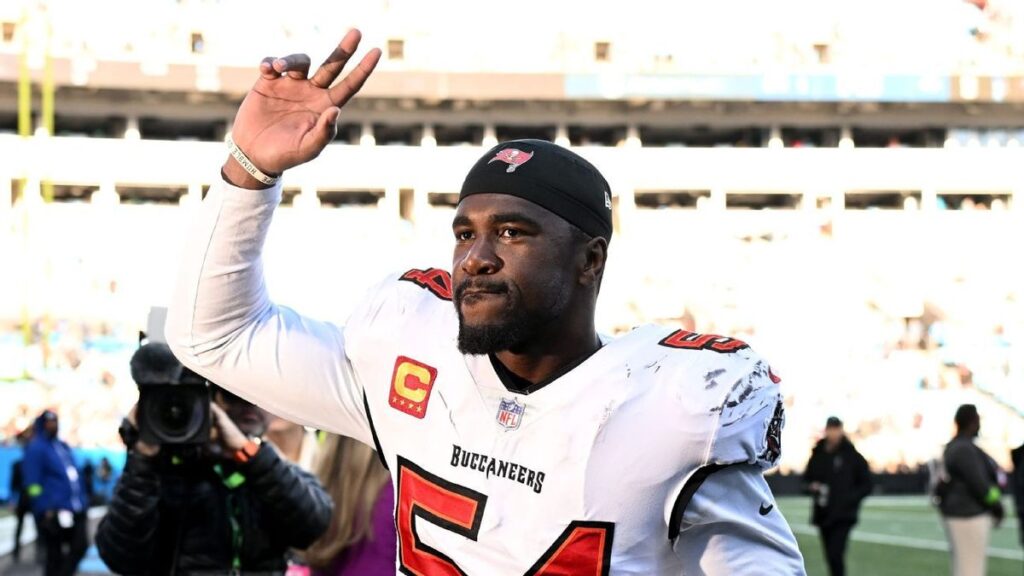 Lavonte David in his Tampa Bay Buccaneers uniform gesturing on the field
