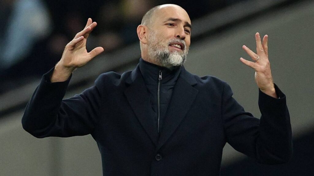 Tottenham Hotspur goalkeeper Guglielmo Vicario looking dejected on the pitch