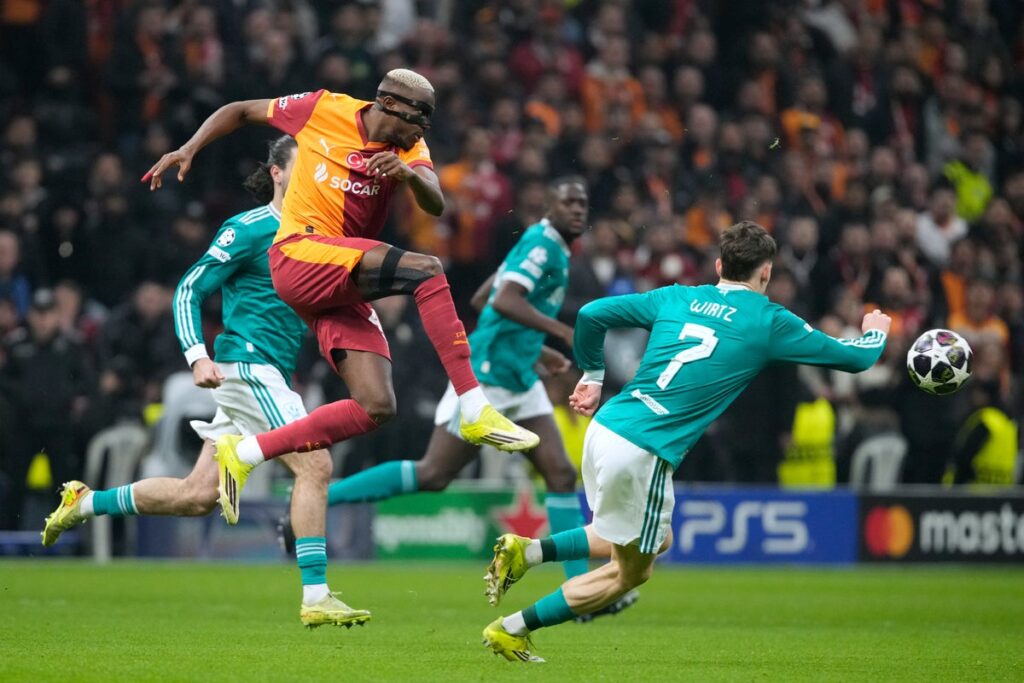 Victor Osimhen playing for Galatasaray in the Champions League