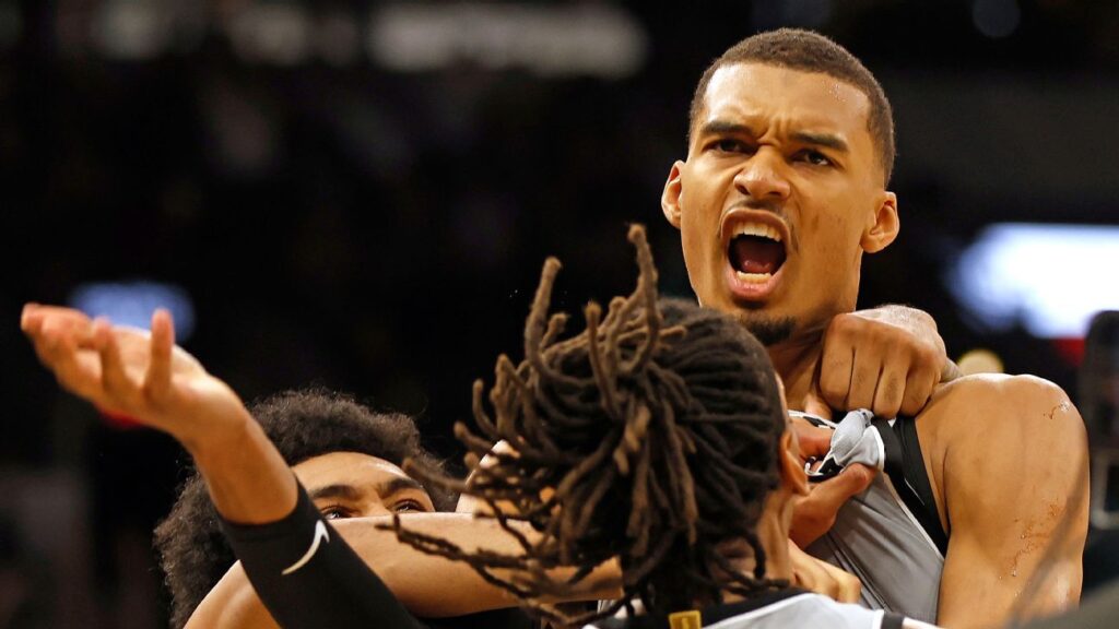 Victor Wembanyama shooting a fadeaway jumper for the San Antonio Spurs against the Phoenix Suns