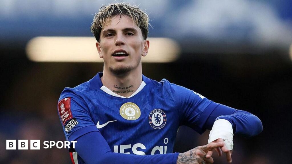 Alejandro Garnacho playing for Chelsea in the Premier League