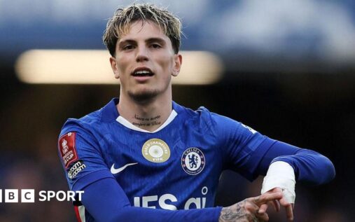 Alejandro Garnacho playing for Chelsea in the Premier League