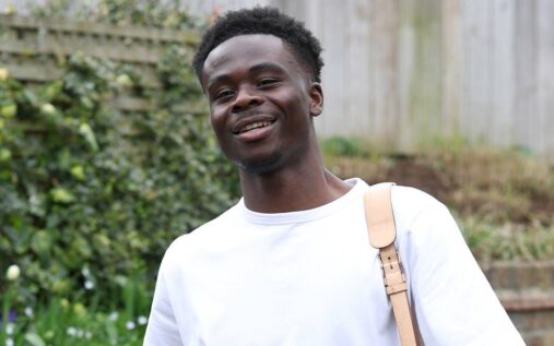 Arsenal winger Bukayo Saka clapping the fans on the pitch