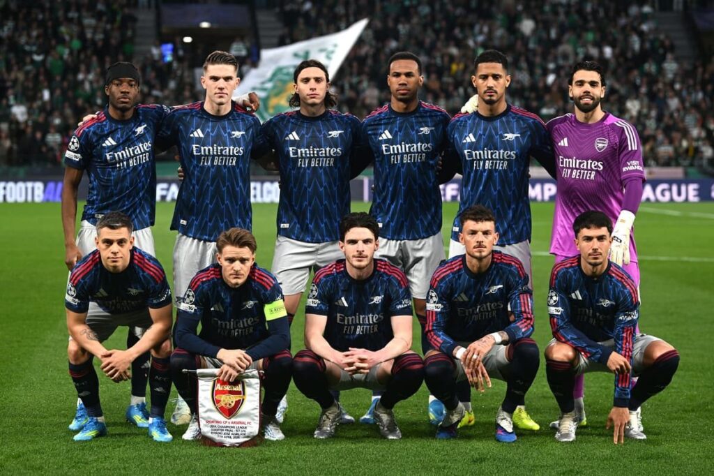 David Raya shouting instructions to his Arsenal defenders during a match