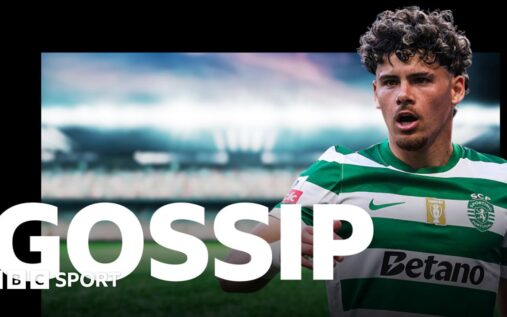 Maxi Araujo playing for Sporting alongside a Manchester United club crest