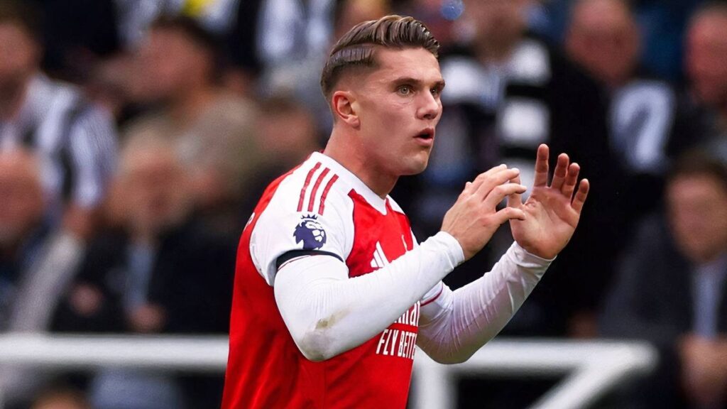 Julian Alvarez playing for Atletico Madrid in the Champions League