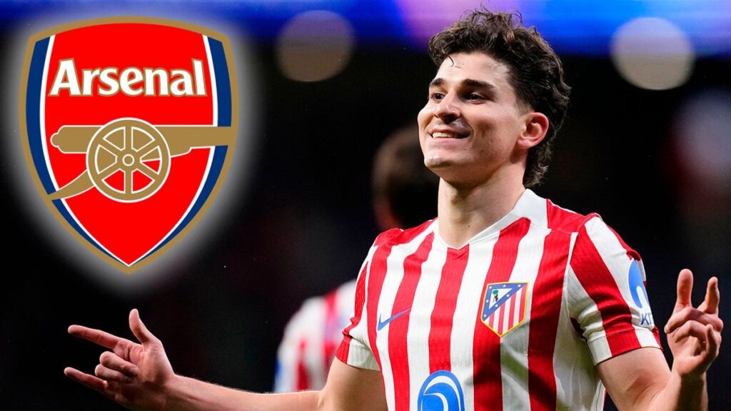 Julian Alvarez playing for Atletico Madrid in a competitive match