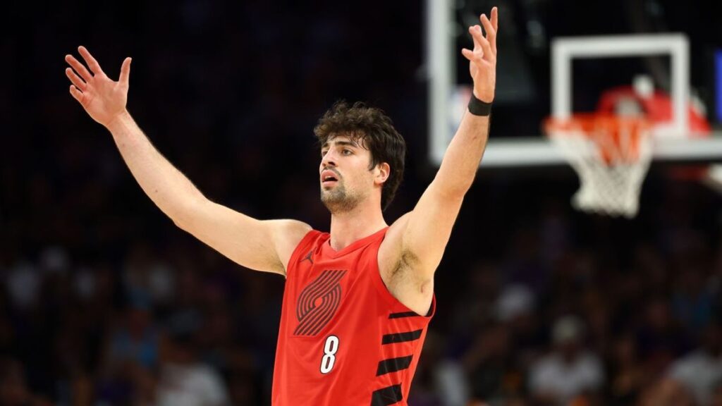 Deni Avdija of the Portland Trail Blazers driving to the basket during the NBA play-in tournament against the Phoenix Suns