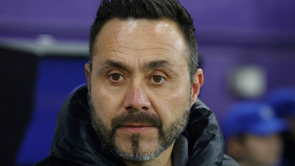 Xavi Simons playing in midfield for Tottenham Hotspur in the Premier League