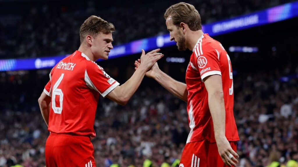 Bayern Munich players celebrating a late winning goal in the Bundesliga