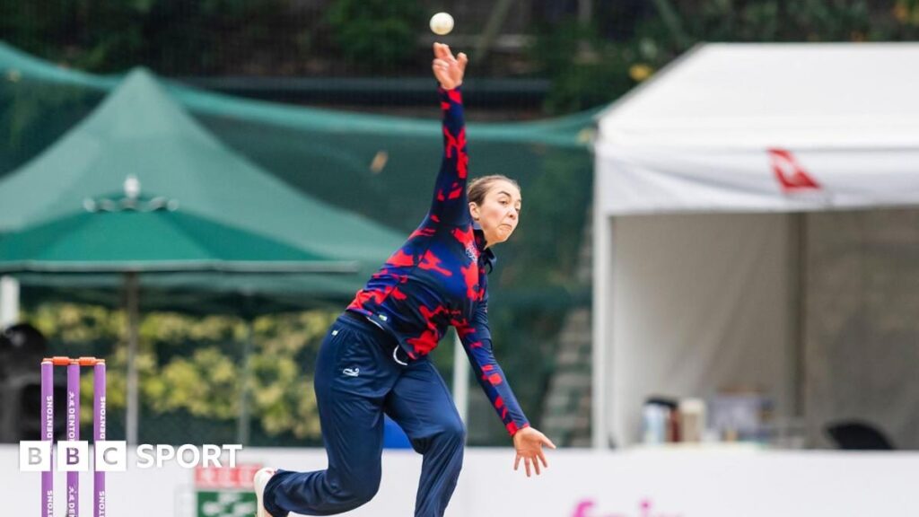 Laura Cardoso bowling for Brazil in a T20 international cricket match