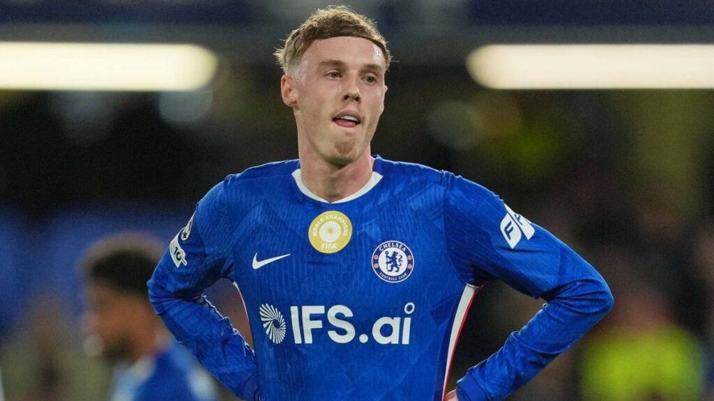 Chelsea head coach Liam Rosenior looking concerned on the touchline during a Premier League match