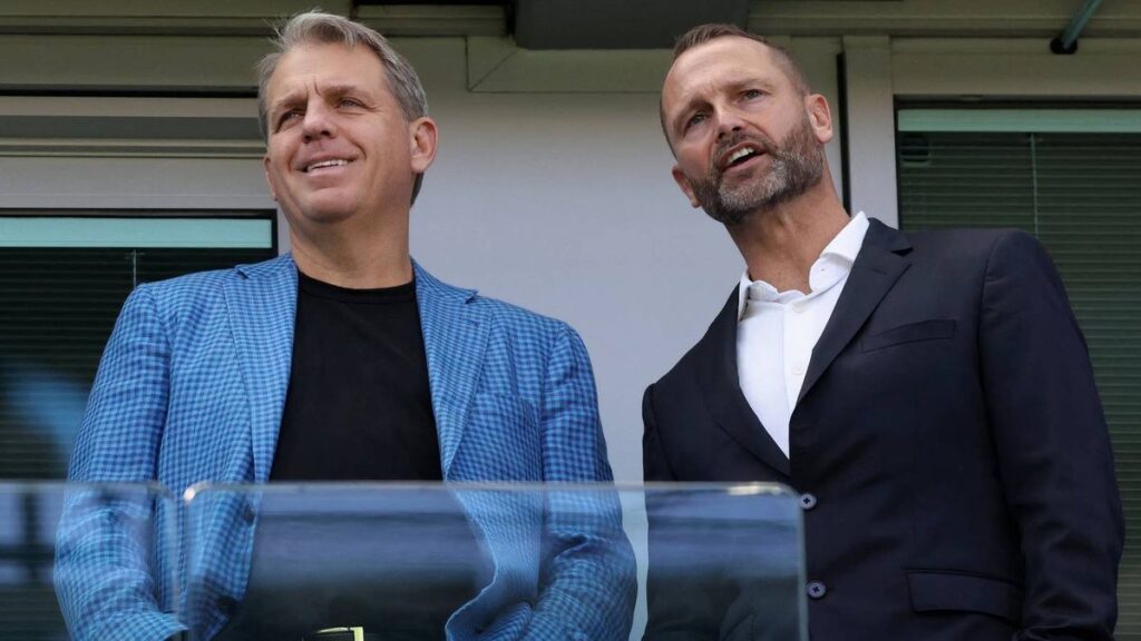 Anthony Gordon playing for Newcastle United in the Premier League