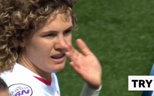 Ellie Kildunne sprinting down the left wing to score a try for England against Scotland