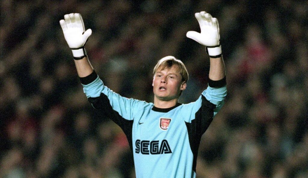 Alex Manninger playing in goal for Arsenal during a Premier League match