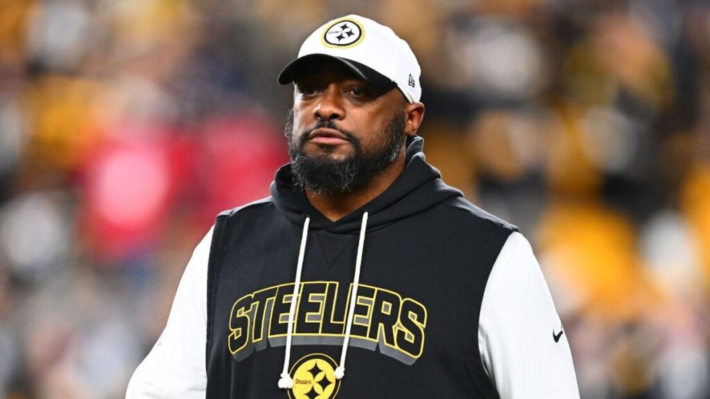 Former Pittsburgh Steelers head coach Mike Tomlin standing on the sidelines during an NFL game
