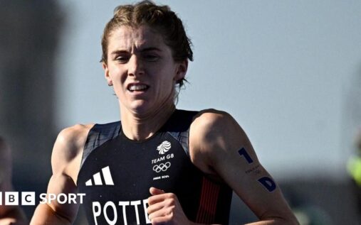 Beth Potter crossing the finish line to win the World Triathlon Championship Series in Samarkand