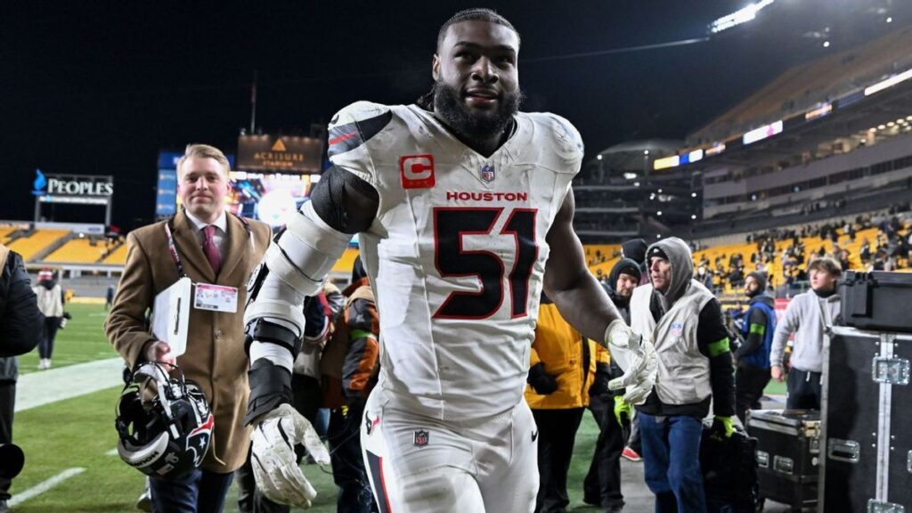 Houston Texans defensive end Will Anderson Jr rushing the quarterback on the field