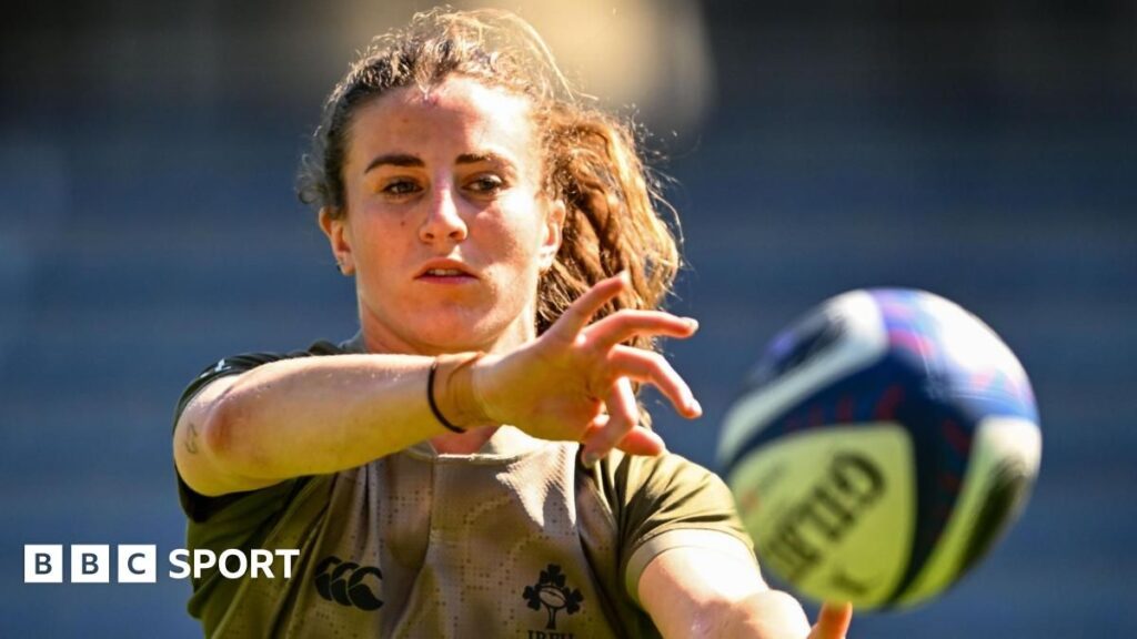 Ireland women's rugby team huddling together before a Six Nations match