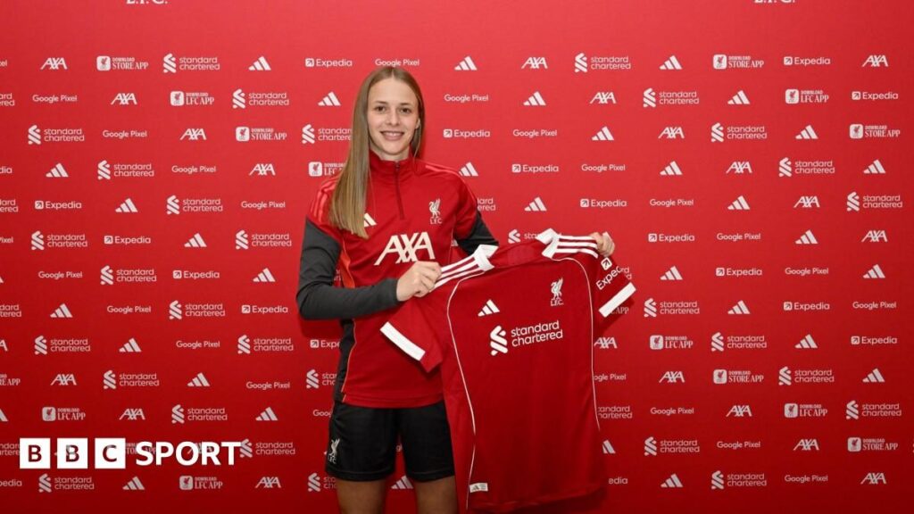 Vivien Endemann playing for Wolfsburg in a Women's Champions League match