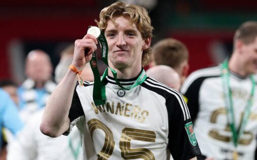 Newcastle United winger Anthony Gordon playing in a Premier League match