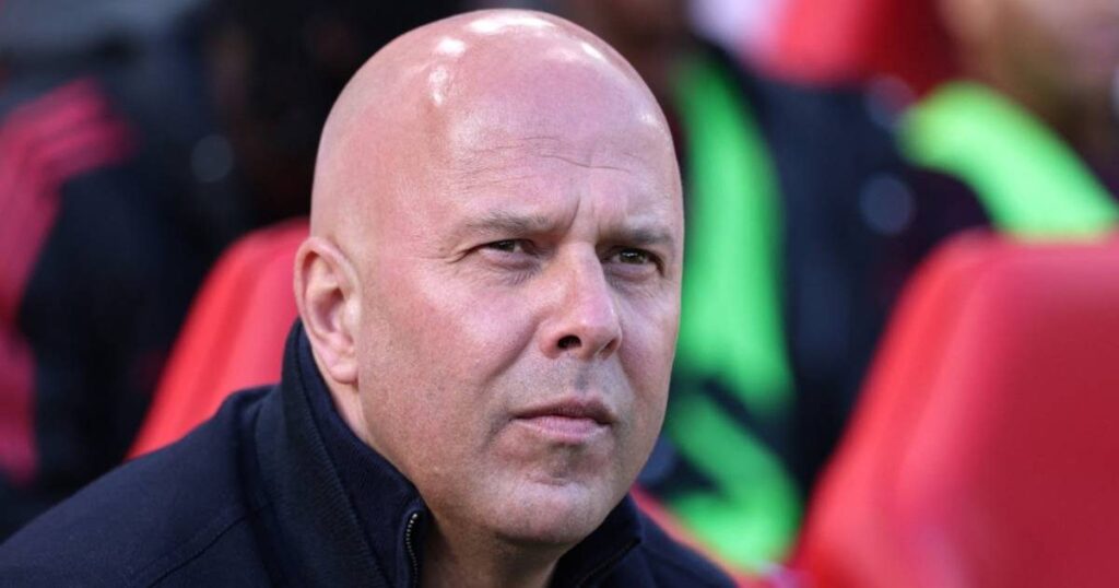 Malik Tillman dribbling the ball for Bayer Leverkusen in a Champions League match