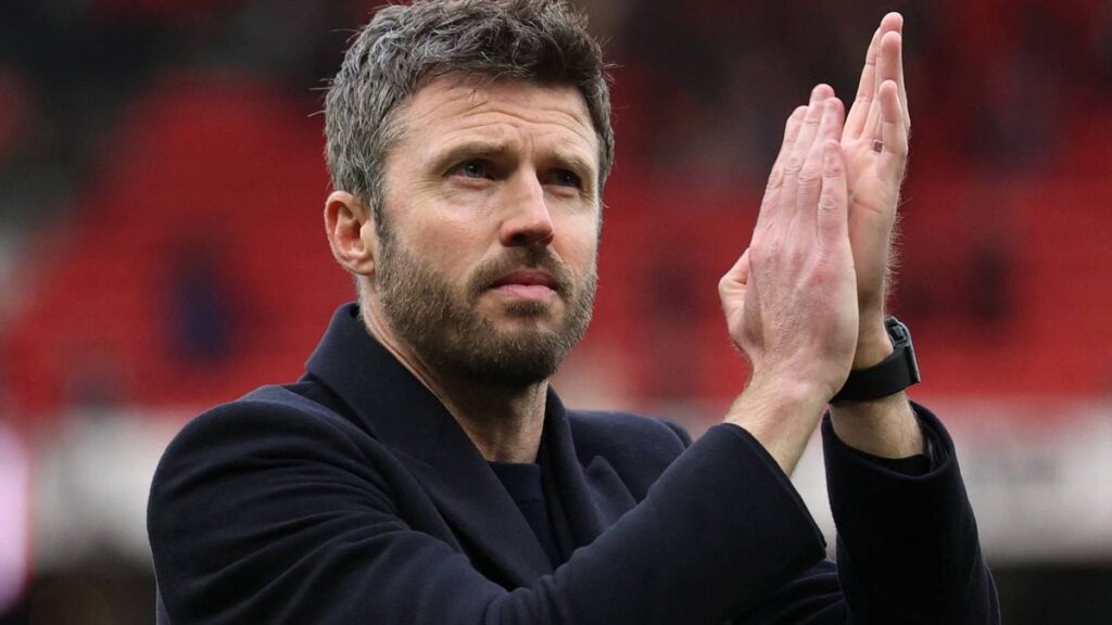 Kees Smit in action for AZ Alkmaar holding the ball in midfield