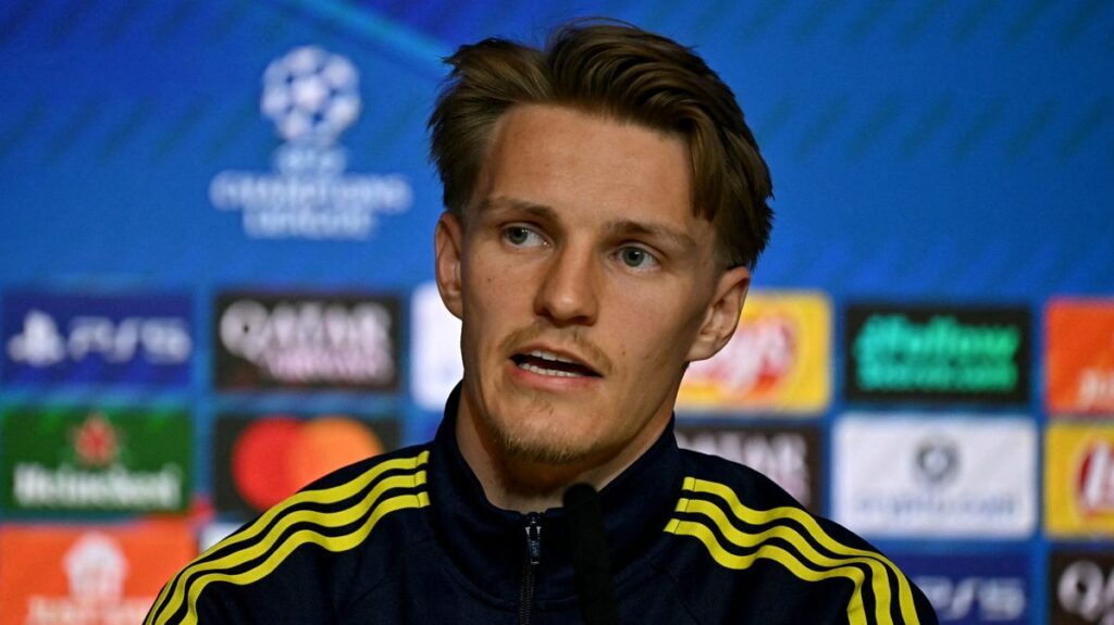 Arsenal captain Martin Odegaard applauding the fans on the pitch