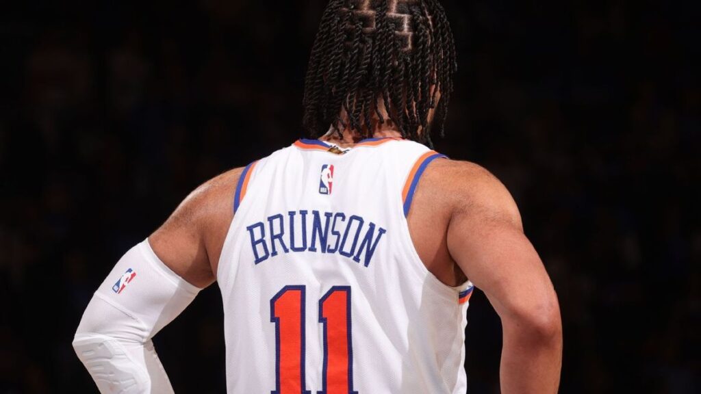 Jalen Brunson dribbles the basketball for the New York Knicks against the Atlanta Hawks