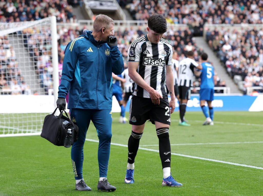 Eddie Howe looks concerned on the touchline during Newcastle United's Premier League match against Bournemouth.